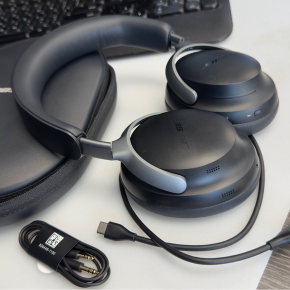 Bose QuietComfort Ultra Bluetooth Headphones, Wireless Headphones - Picture 2 of 10